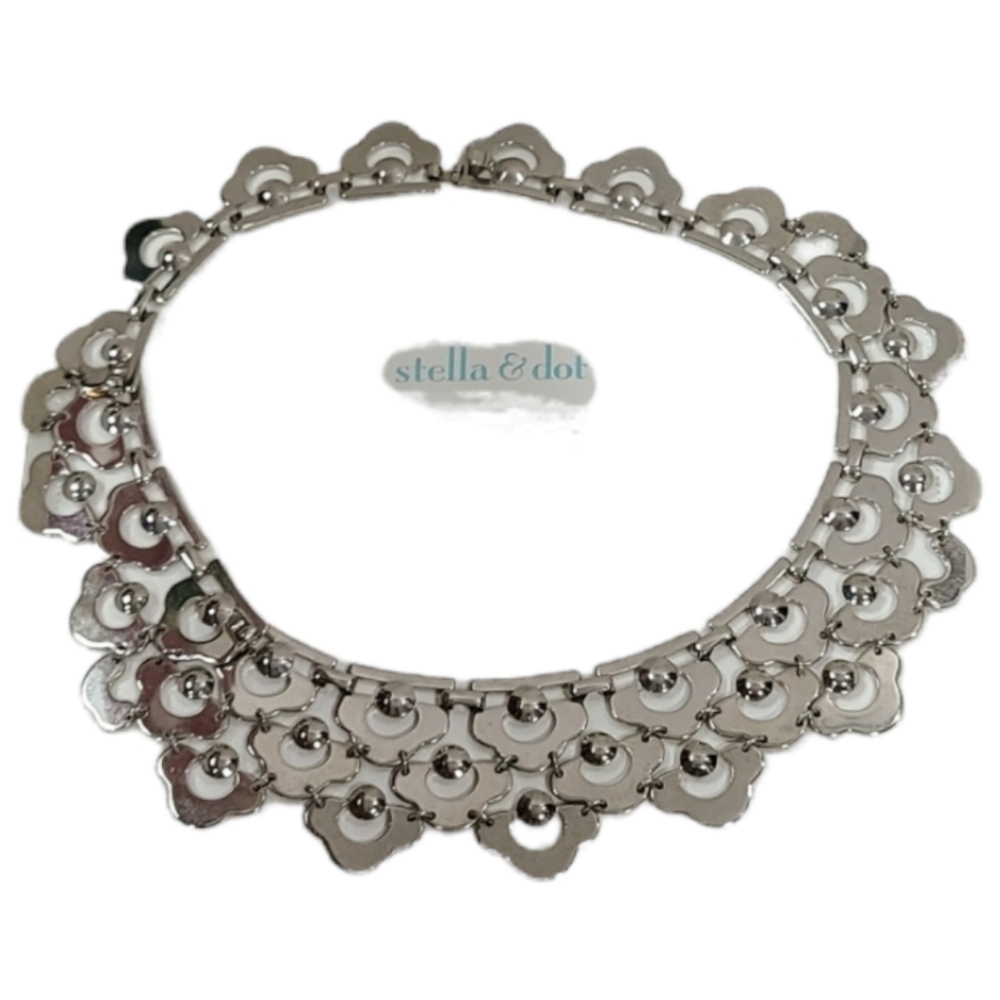 Stella & Dot Alexandria  Scalloped Statement Necklace - Picture 3 of 9